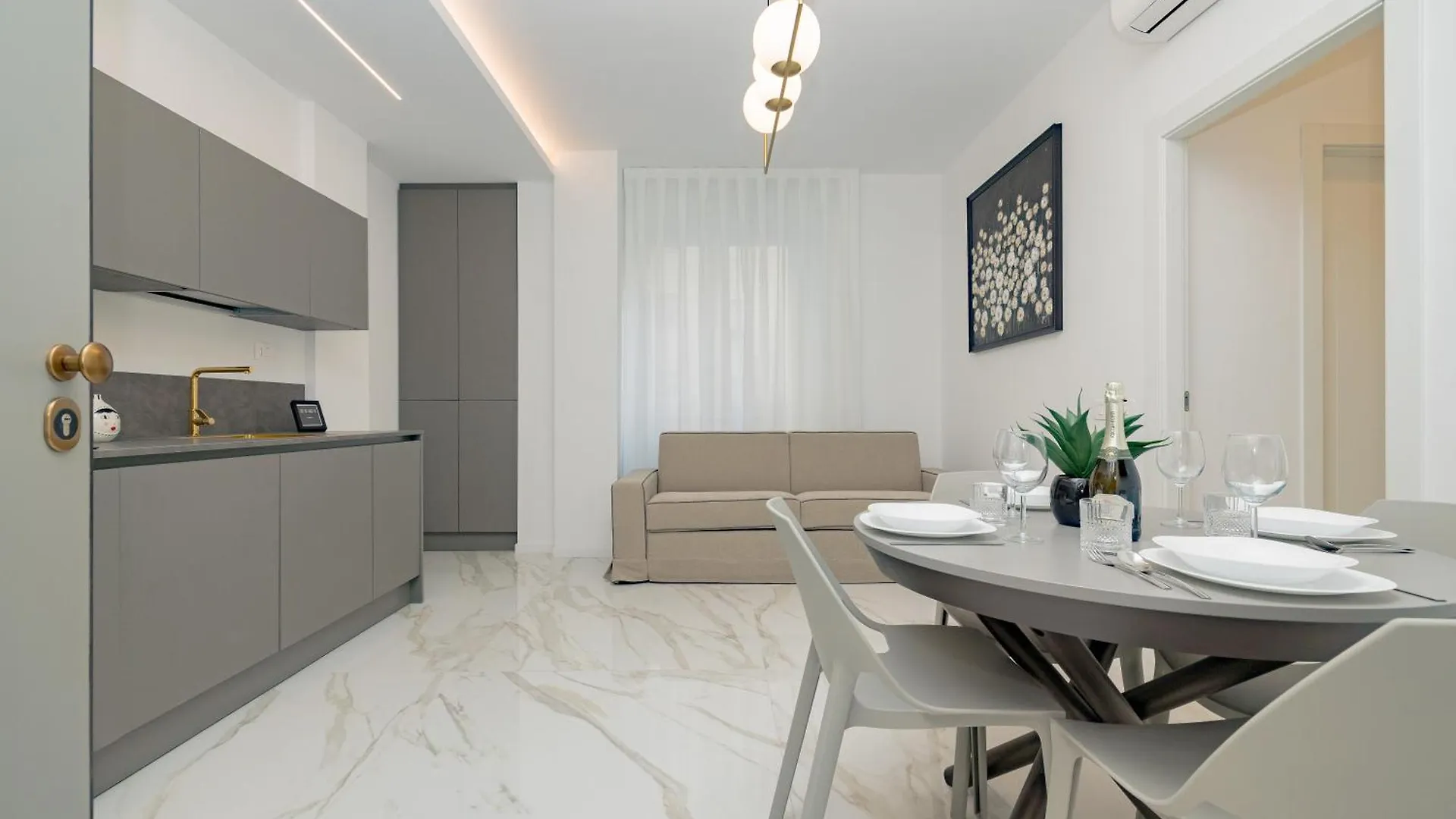Apartment 1Co4 - Duomo - Luxurious And Central - Milan
