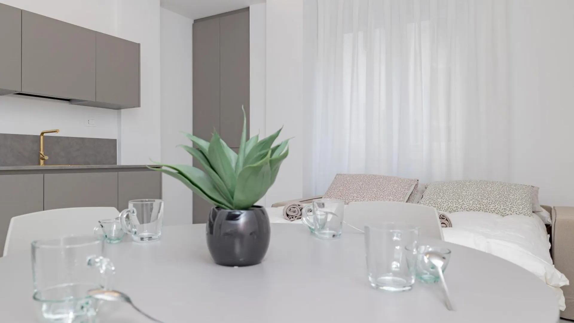 1Co4 - Duomo - Luxurious And Central - Milan Apartment